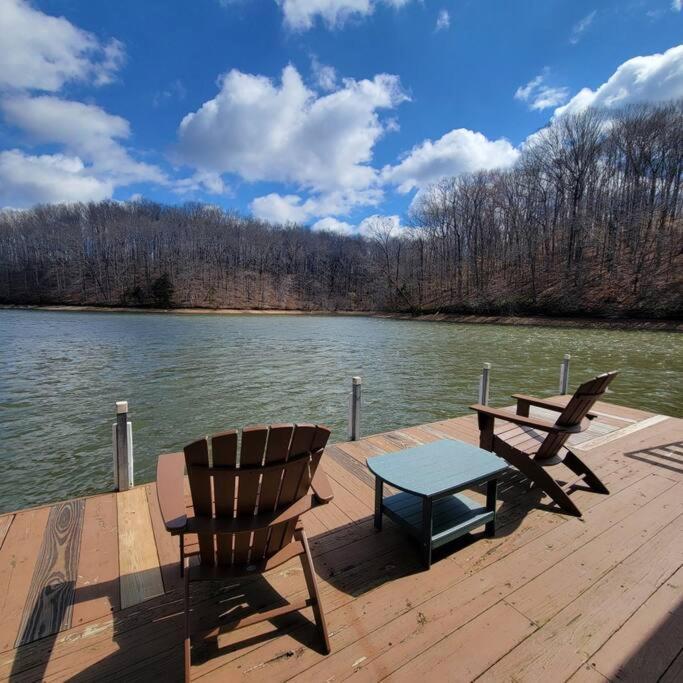 Lakeside Haven Dock/Slip Fire Pit Game Room Kayaks Winchester Exterior foto